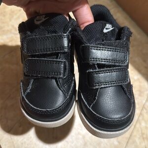Nike Capri 3 Toddler Velcro Black Leather Sneakers size 6c